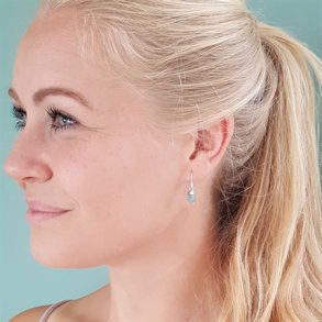 Sølvøreringe med rå aquamarin